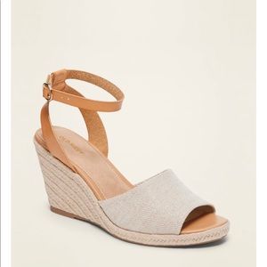 Espadrille Wedge Sandals Old Navy Size 7 metallic